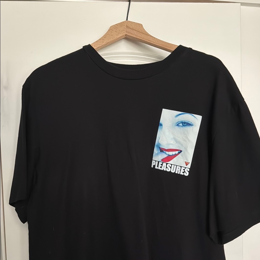 Guess Black Graphic Tee
